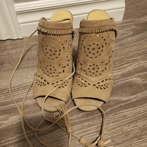 Ivanka Trump Size 7 Chunk Heels